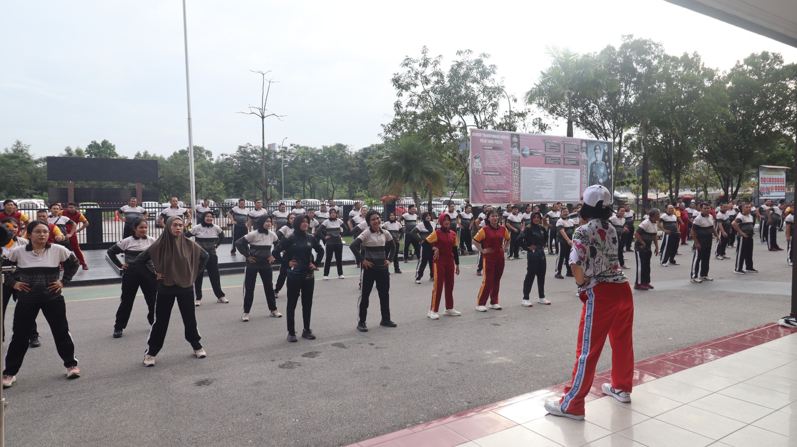 Polresta Barelang Gelar Olahraga Pagi Rutin Demi Kesehatan dan Kebugaran Personel